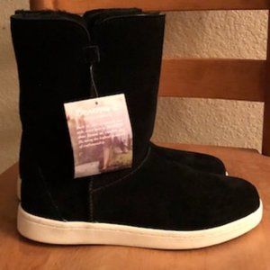NWT BEARPAW  "Delaney" Sneaker Boots Size 9